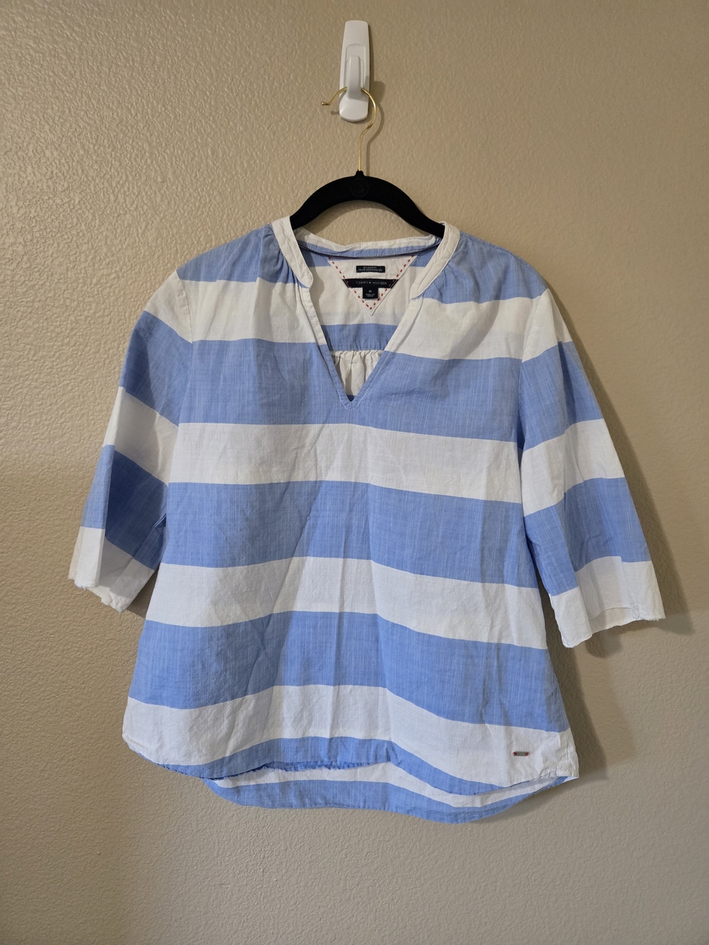 Tommy Hilfiger Blue & White Striped Womens Pullover Shirt Size Medium. Beach